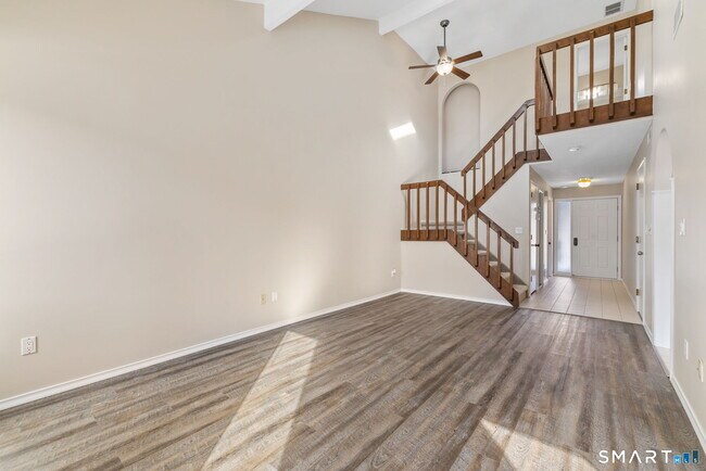 Foto del edificio - 68 Copper Beech Dr