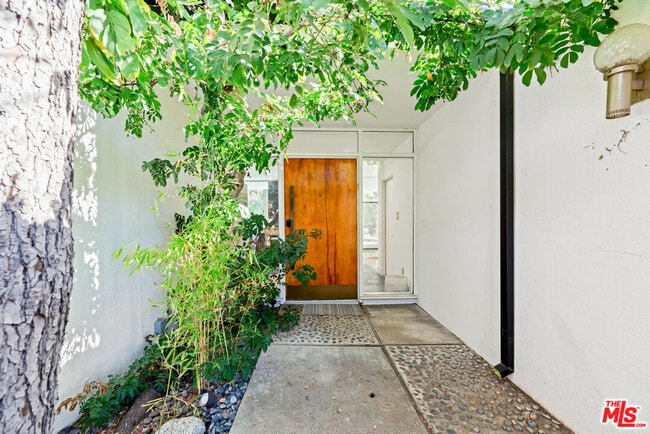 Foto del edificio - 3744 Cody Rd