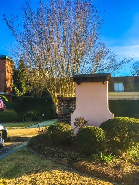 Foto del edificio - 2028 Hazel Hedge Ln