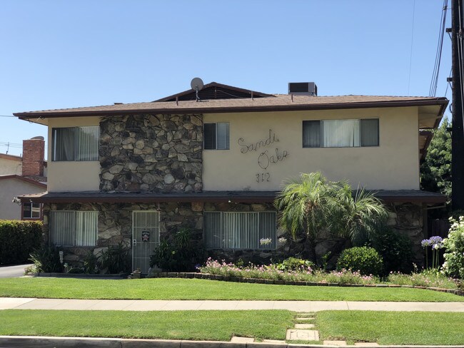 Foto del edificio - 312 E Live Oak St