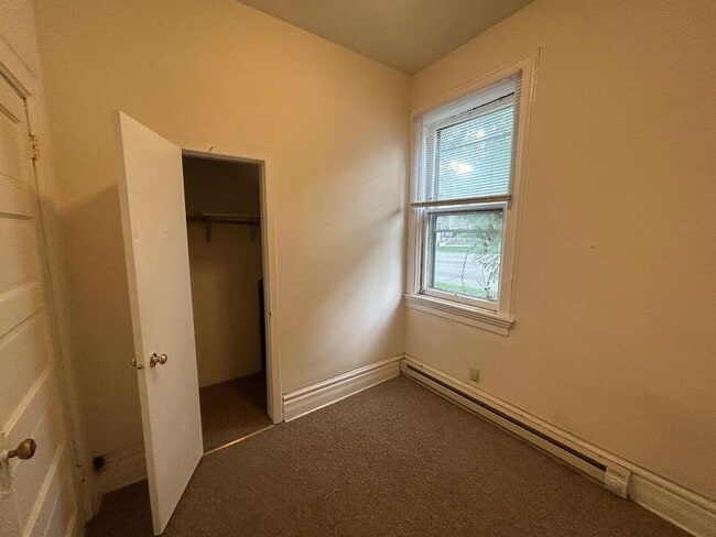 Building Photo - 319 N Pinckney St