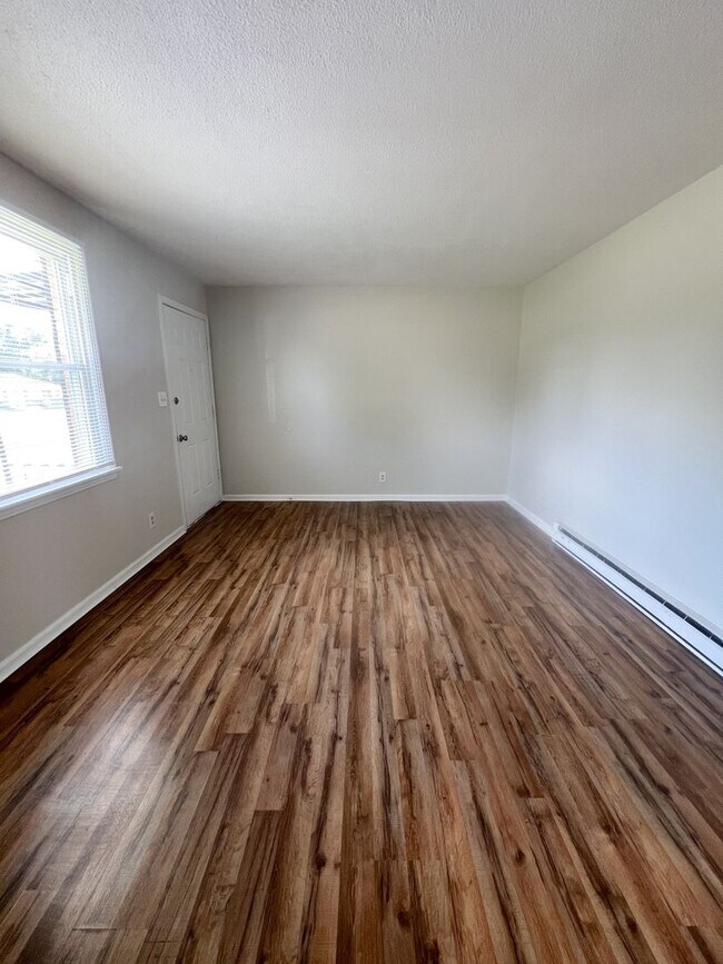 Building Photo - 109 Tandy Dr