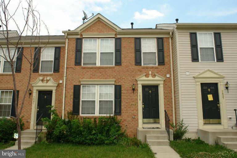 Foto principal - 7639 Fairbrook Rd