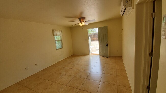 Foto del edificio - Grant and Country Club Private Guesthouse with AC