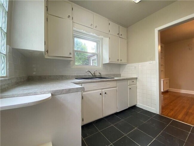 Building Photo - Charming 3 Bedroom 1.5 Bath Home