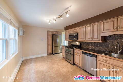 Foto del edificio - 8634 W Summerdale Ave