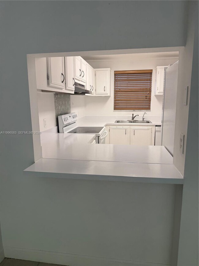 Building Photo - 9410 Live Oak Pl