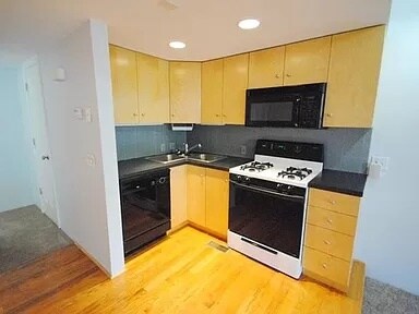 Kitchen - 6 N Boyle Ave