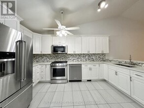 Building Photo - 1559 Chateau Ave