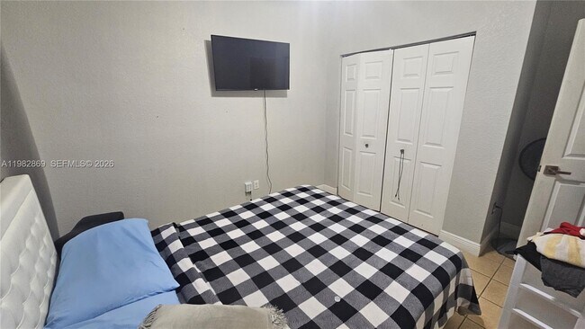 Foto del edificio - 3520 NE 3rd Dr