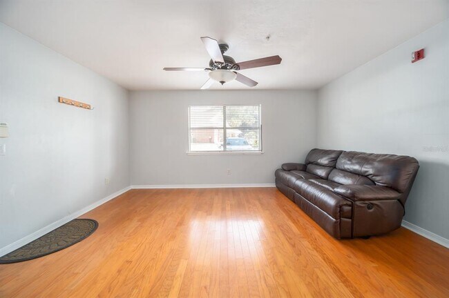 Foto del edificio - 2360 SW Archer Rd