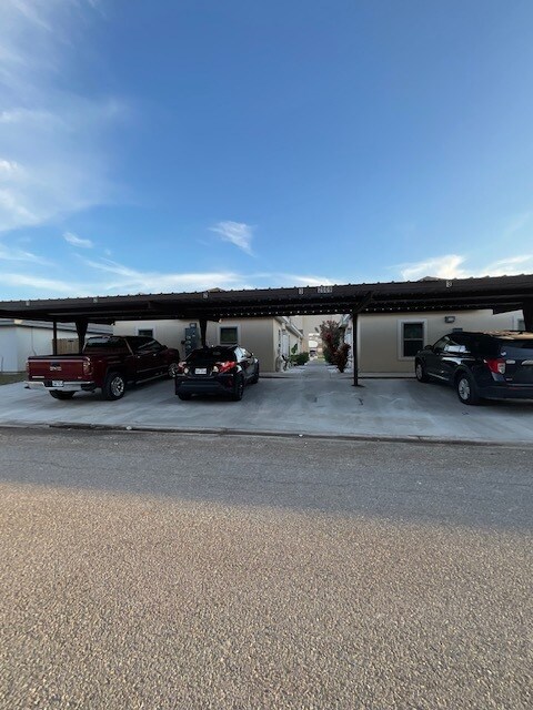 Building Photo - 2609 Larkspur Ave