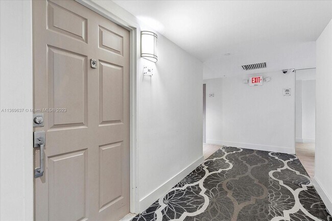 Foto del edificio - 10350 W Bay Harbor Dr