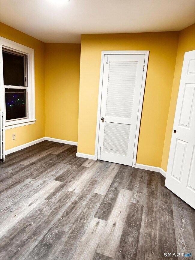 Building Photo - 250 Orange St