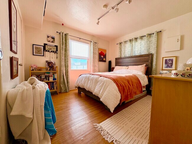 Foto del edificio - 2248 Matthew Ave