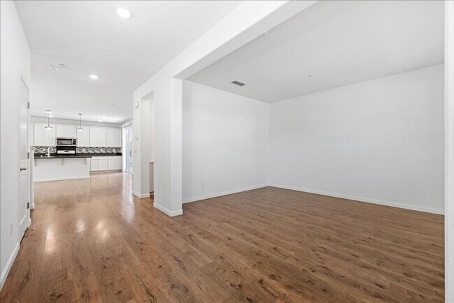 Foto del edificio - 2560 Greg Jarvis Ave