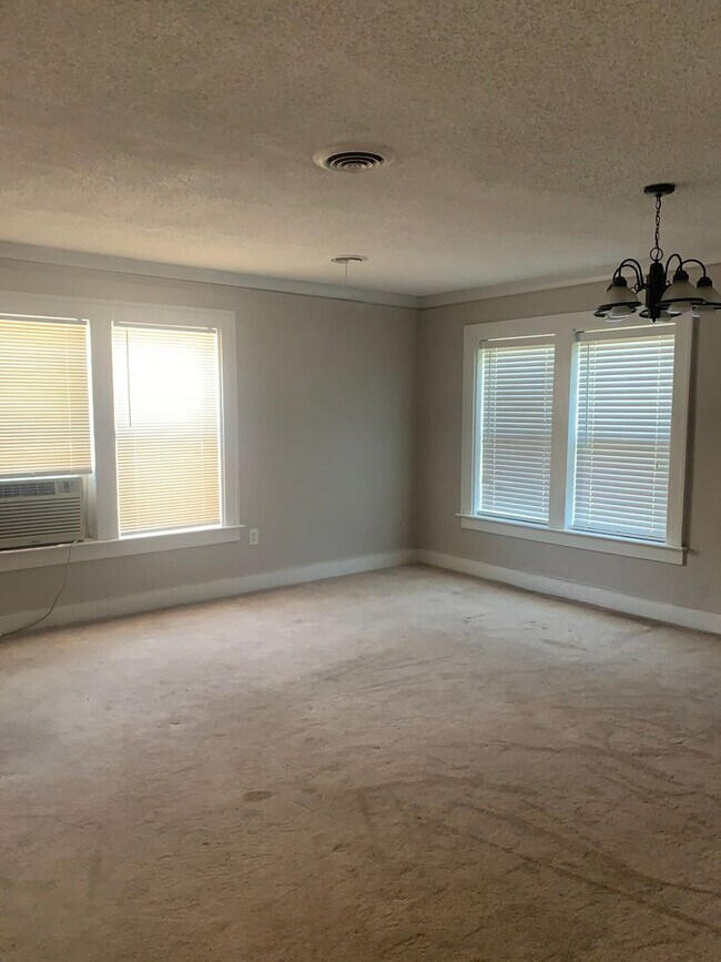 Building Photo - G2 DUPLEX
