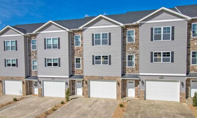 Building Photo - 2034 Mountain Ash Ln