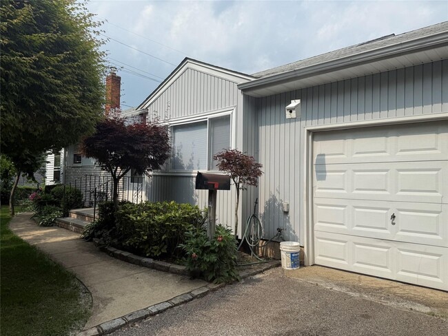 Building Photo - 11 Holle Pl