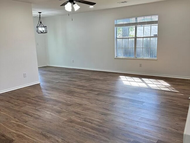 Building Photo - 2833 W Wildwood Dr
