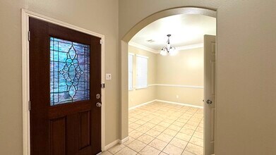 Building Photo - 8923 Willow Wind Ln