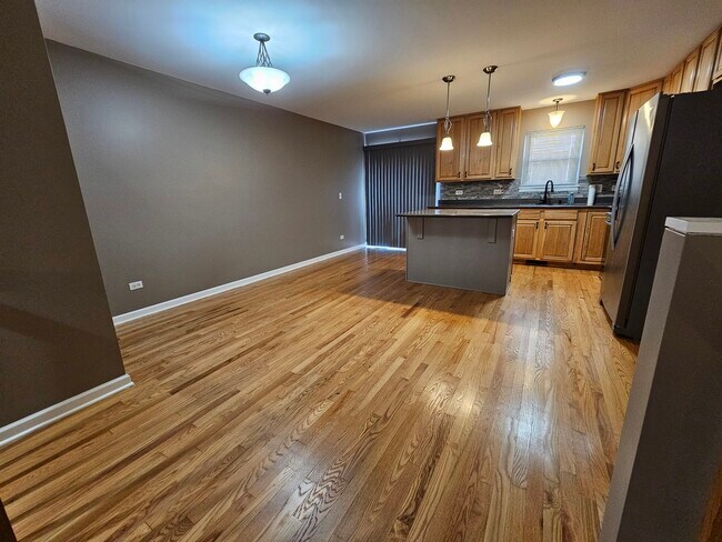 Foto del edificio - 7256 N Rogers Ave