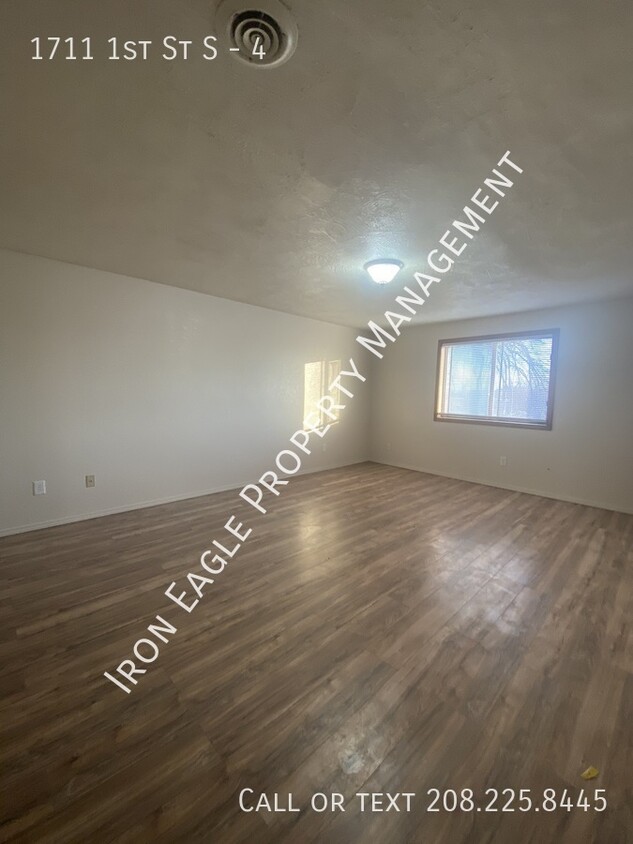 Primary Photo - 1711 1st St S