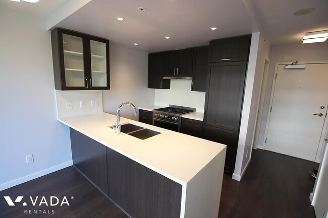 Building Photo - Wall Centre Central Park Apartment For Ren...