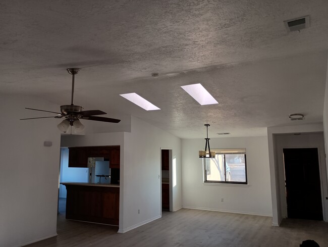 Dining room, front entry and kitchen - 39 Salida del Sol Trl