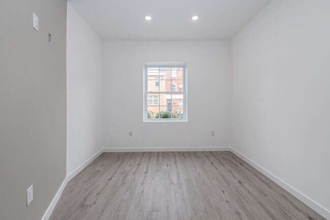 Building Photo - 2521 Grays Ferry Ave