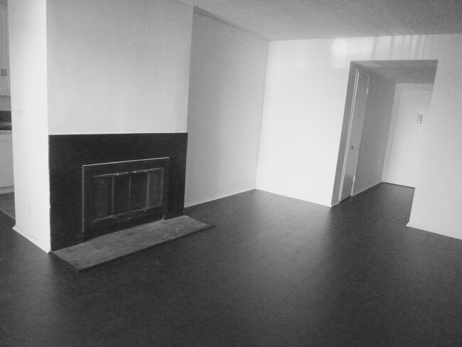 Building Photo - 1415 S Saltair Ave