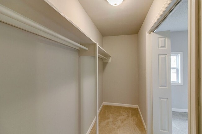 Building Photo - 713 Ridgecrest Dr
