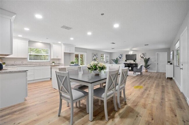 Foto del edificio - 5402 Turton Ln