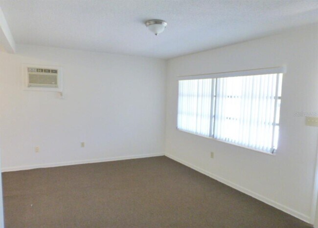 Building Photo - 307 Louis St
