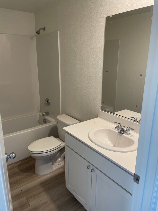 Building Photo - 5557 Sunhaven St