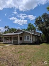 Building Photo - 515 E Elm St