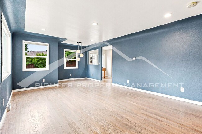 Foto del edificio - Charming Home with Central AC and Fenced Yard