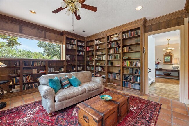 Building Photo - 8800 Woodway Dr