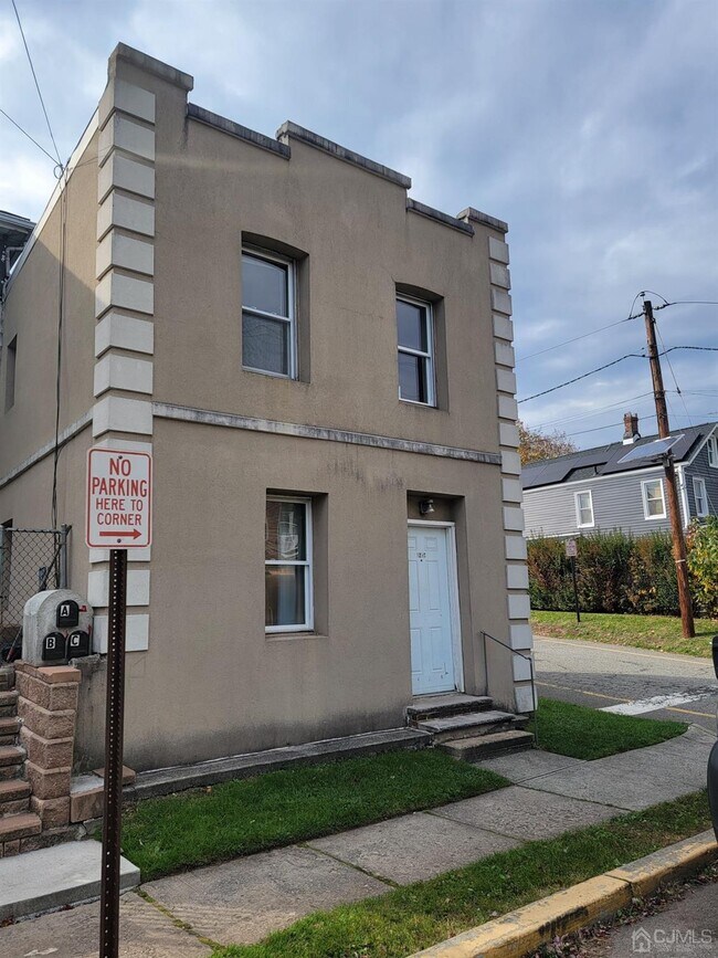 Building Photo - 121 S Fulton St