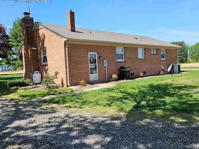 Building Photo - Essex County - 3 Bedroom 1.5 Bath Brick Ra...