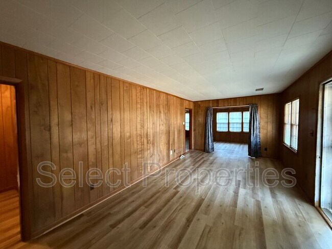 Foto del edificio - 1600 W Nettleton Ave