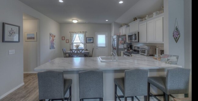 Large kitchen island - 8313 E 162nd St S