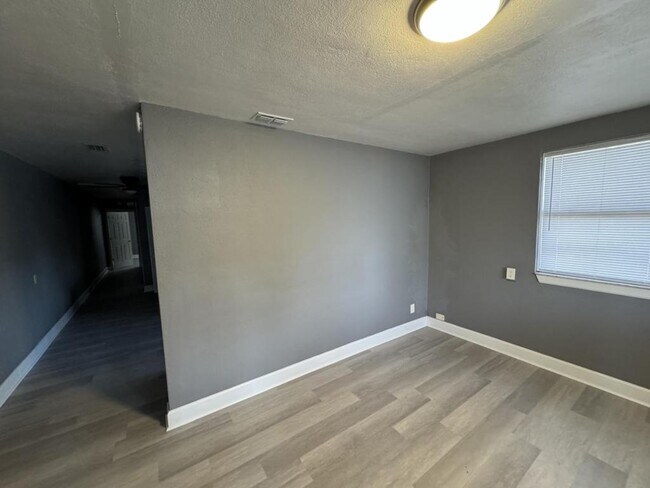 Foto del edificio - 4114 Moncrief Rd