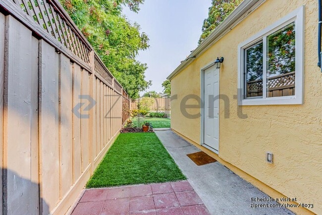 Building Photo - 2259 Goldcrest Cir