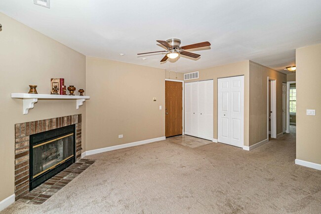 Building Photo - 657 Thorntree Ct