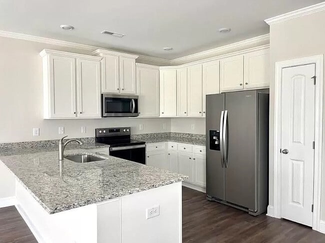 Building Photo - Room in Townhome on Thalweg Dr