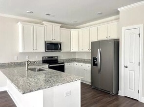 Building Photo - Room in Townhome on Thalweg Dr