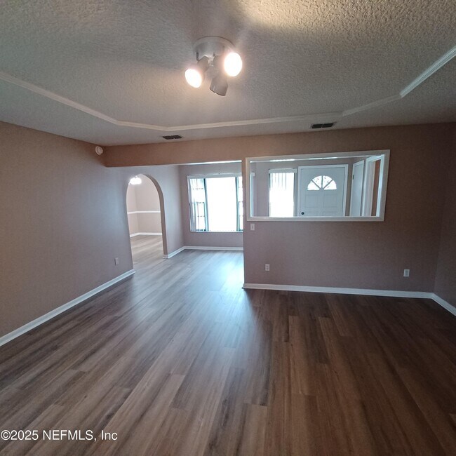 Foto del edificio - 8603 Old Plank Rd