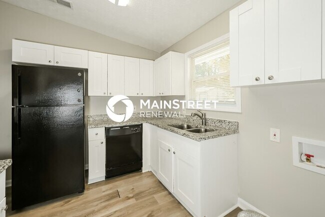 Foto del edificio - 3 Bedroom Pet-Friendly Home in Lithonia, GA with Main Street Renewal