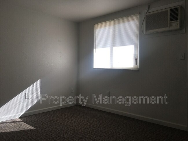 Building Photo - 4000 Ella Ave